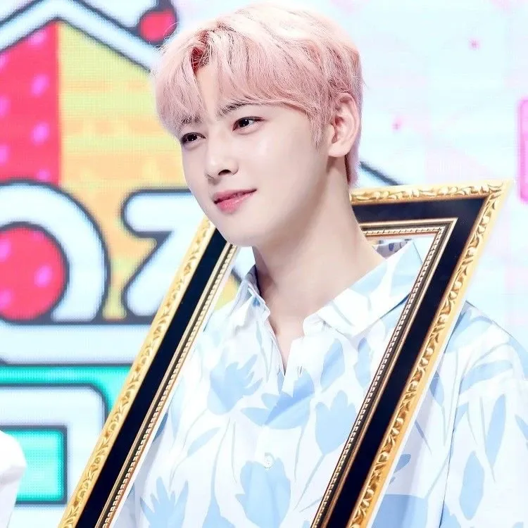Latest photo of Cha Eunwoo