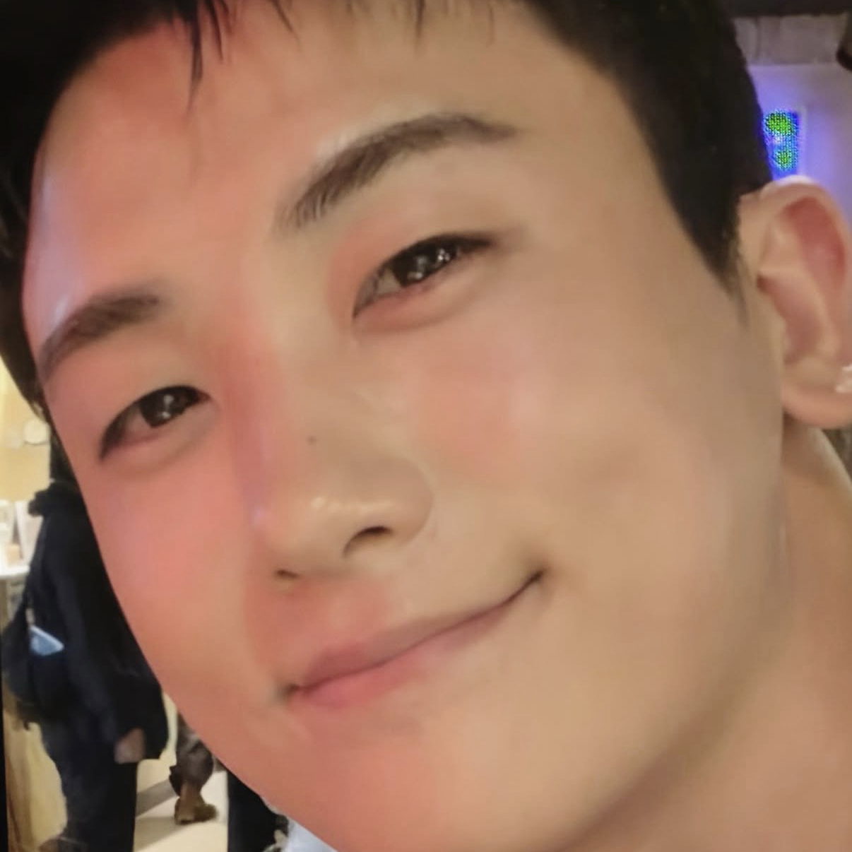 A moment captured by a fan of Park Hyungsik