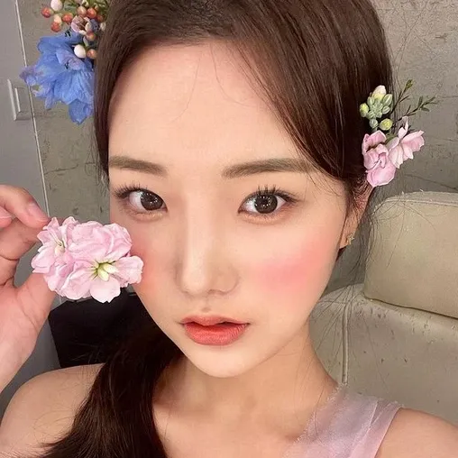 Behind-the-scenes cut of Kim Soyeon (2004)