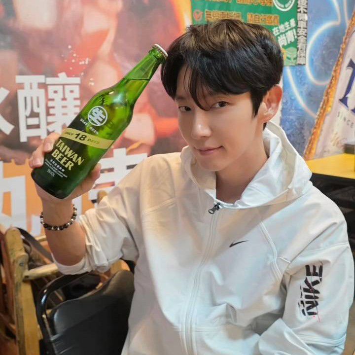 Behind-the-scenes cut of Lee Joongi