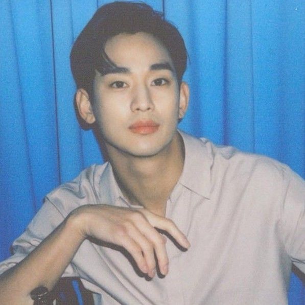 金秀賢的最新照片