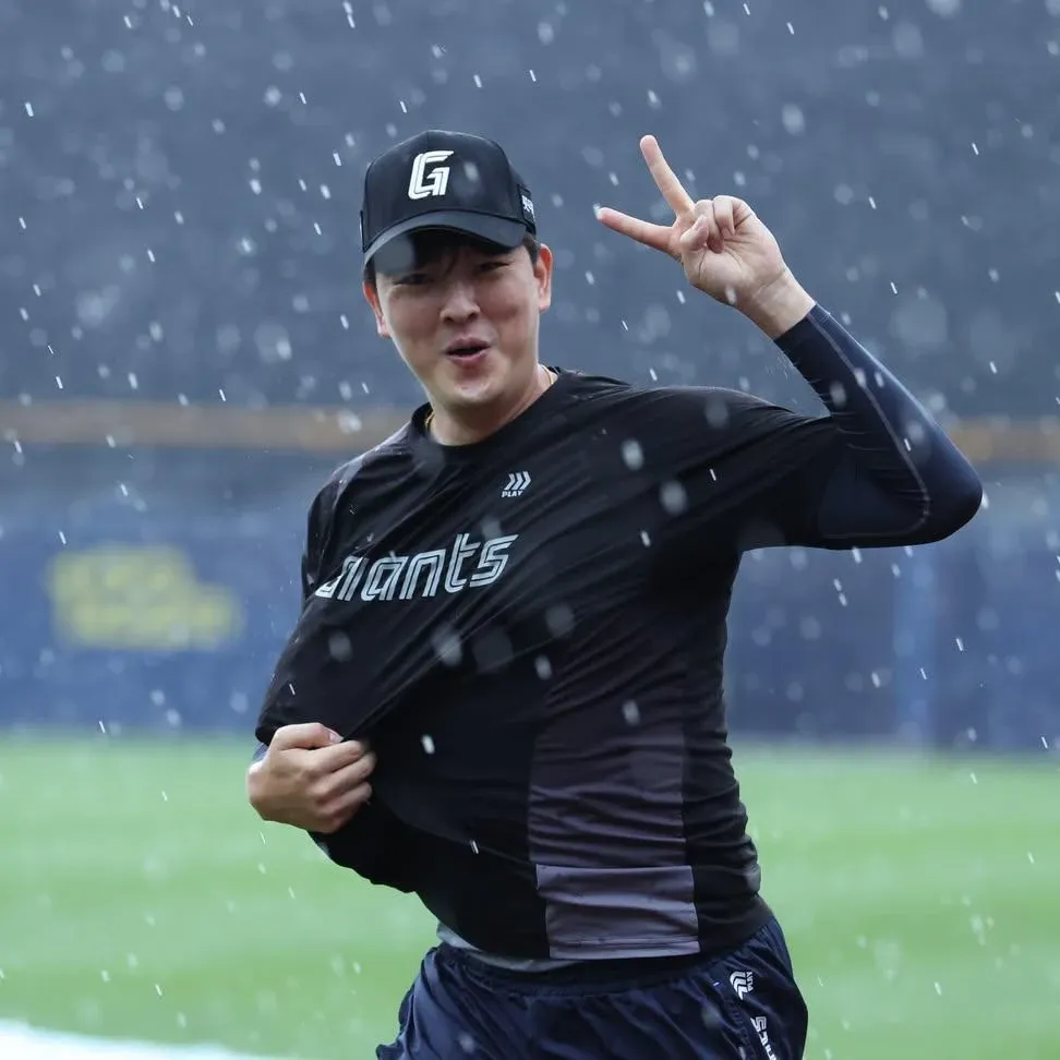 Behind-the-scenes cut of Kim Wonjung