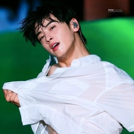 Latest photo of Cha Eunwoo