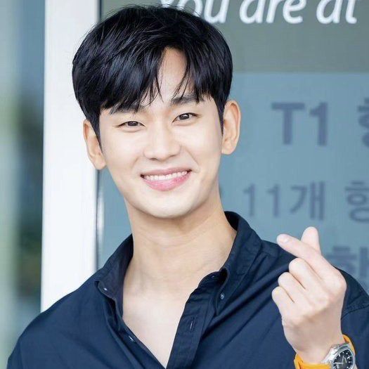 粉丝拍下的金秀贤瞬间