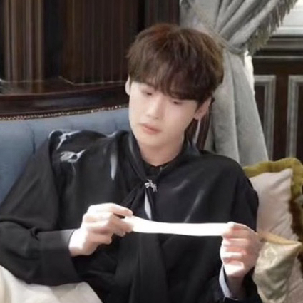 A moment captured by a fan of Lee Jongsuk