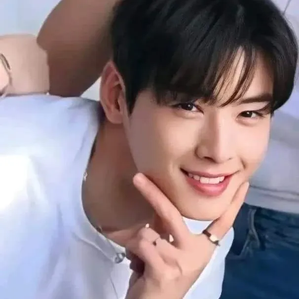 Behind-the-scenes cut of Cha Eunwoo