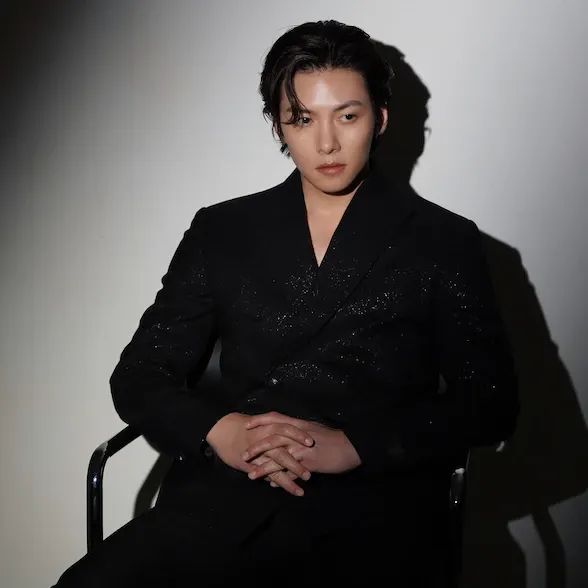 Behind-the-scenes cut of Ji Changwook
