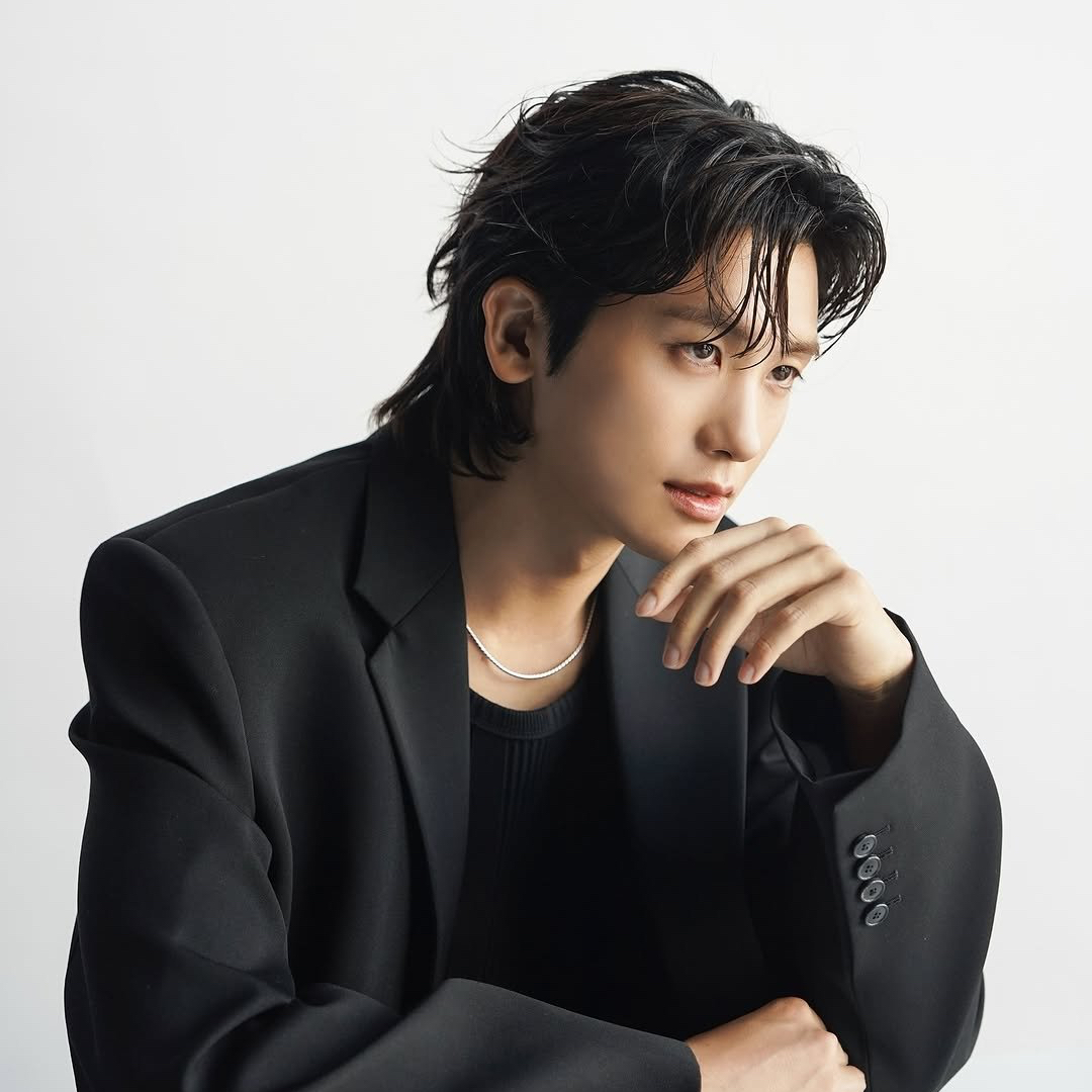 A moment captured by a fan of Park Hyungsik