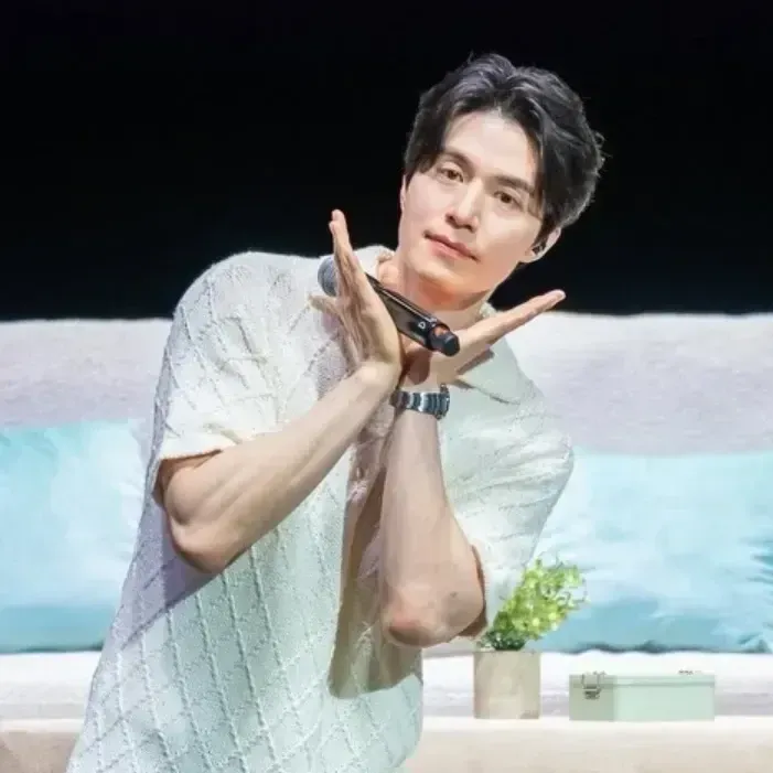 Behind-the-scenes cut of Lee Dongwook