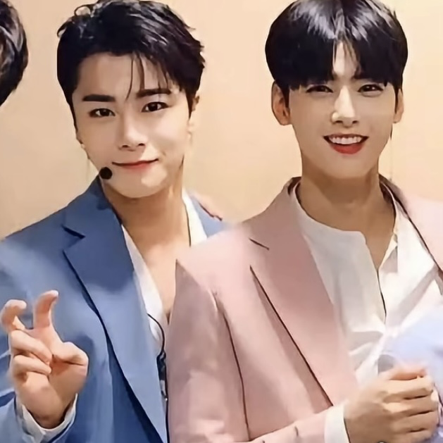 Behind-the-scenes cut of Cha Eunwoo