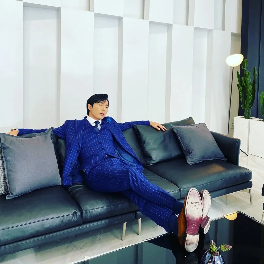 粉丝拍下的金材昱瞬间