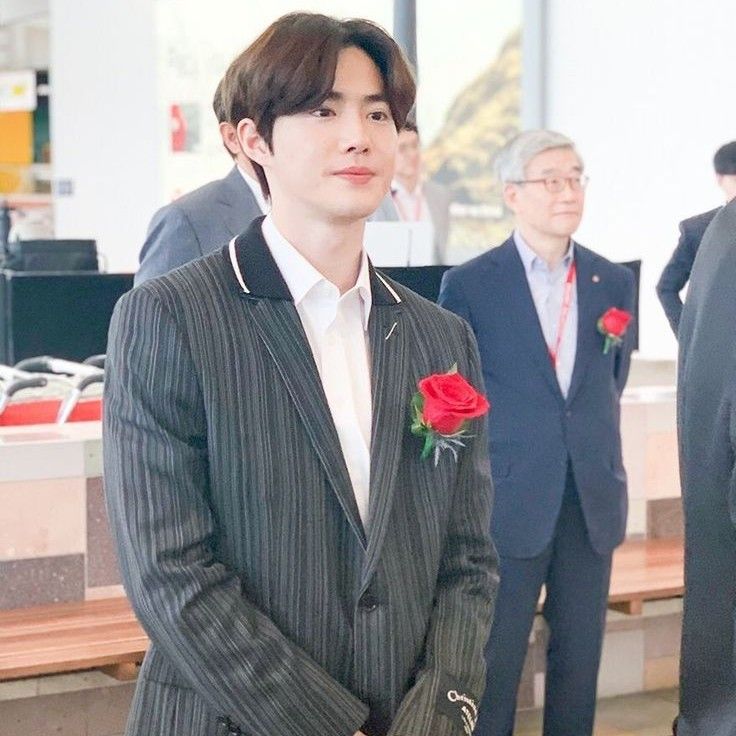 Behind-the-scenes cut of Suho