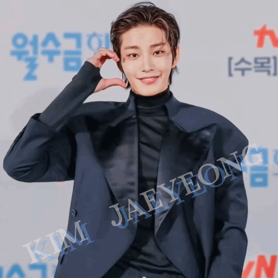 Behind-the-scenes cut of Kim Jaeyoung