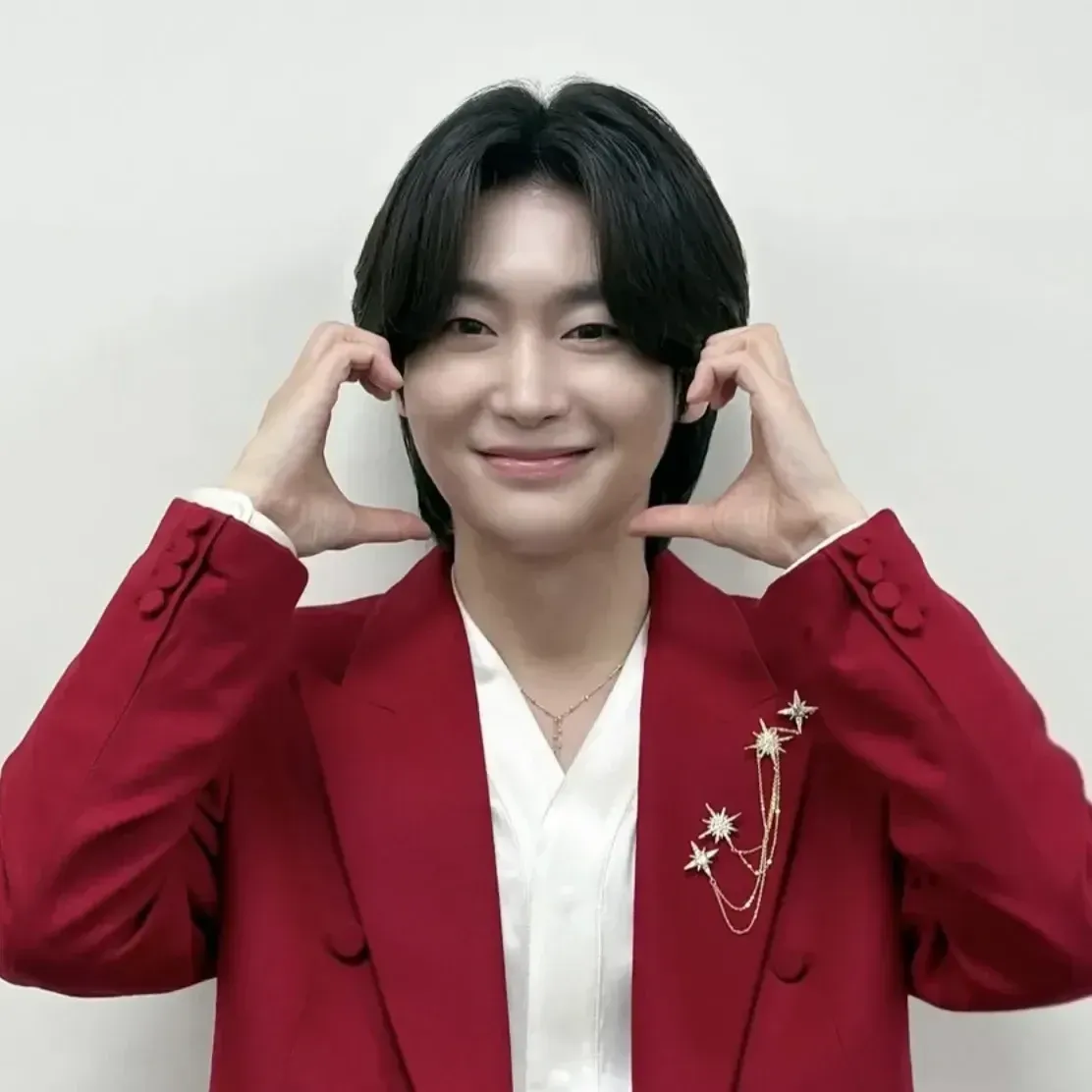 Behind-the-scenes cut of Kim Yongbin