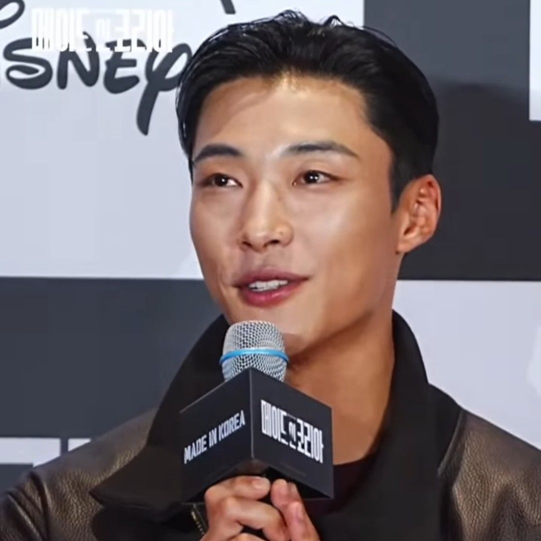 A moment captured by a fan of Woo Dohwan