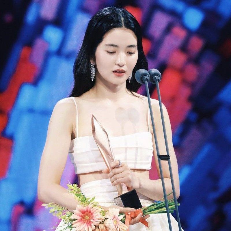 Behind-the-scenes cut of Kim Taeri