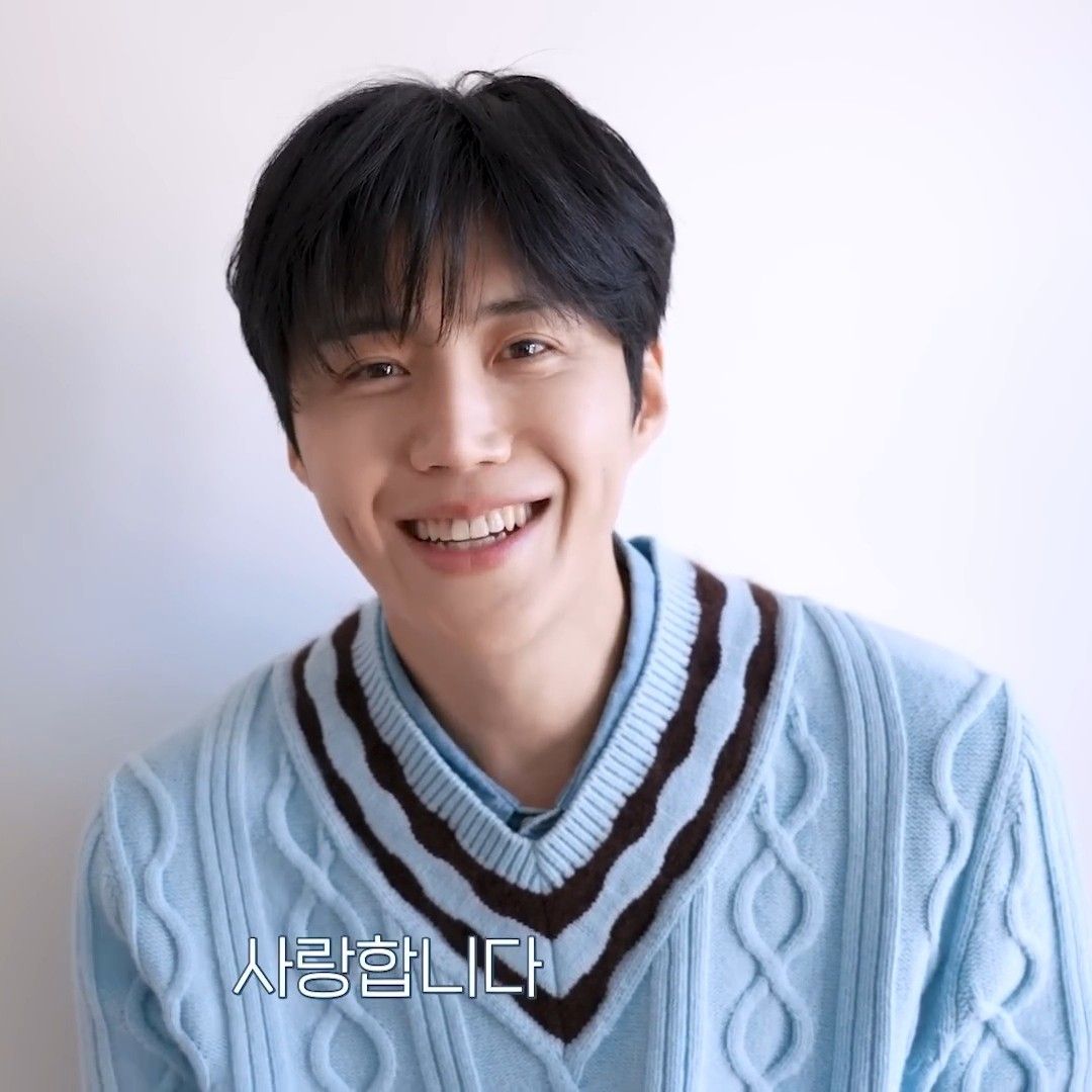 粉丝拍下的金宣虎瞬间