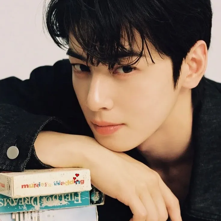 Recent activity shot of Cha Eunwoo