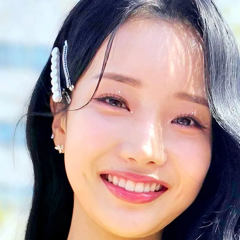 Behind-the-scenes cut of Kim Soyeon (2004)