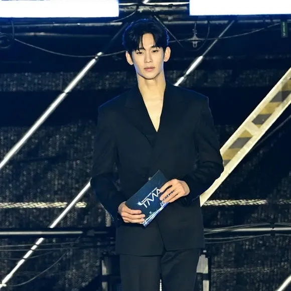 Behind-the-scenes cut of Kim Soohyun