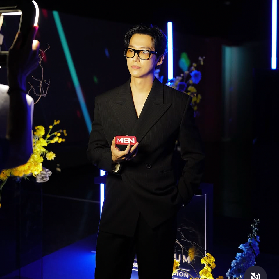 Behind-the-scenes cut of Namkoong Min