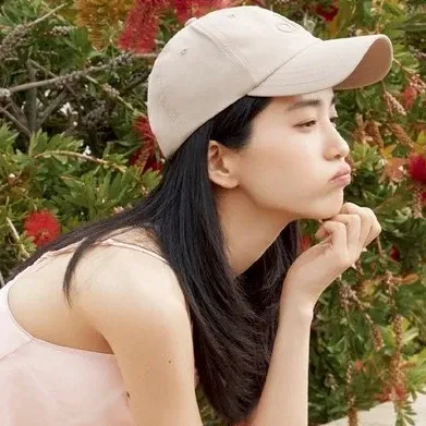 Behind-the-scenes cut of Kim Taeri
