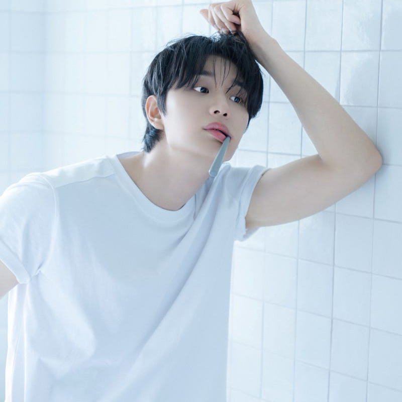 Behind-the-scenes cut of Kim Jaewon