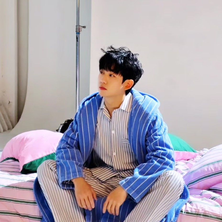 粉丝拍下的丁海寅瞬间