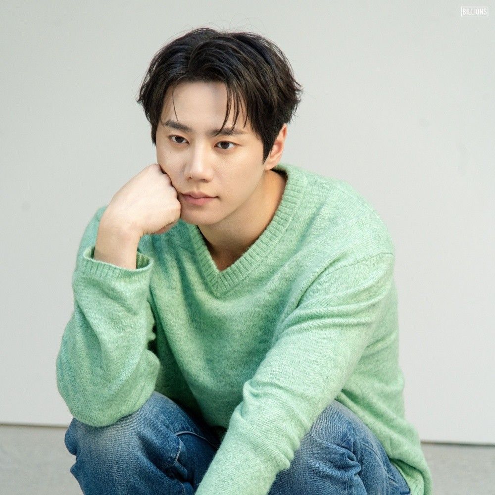 Behind-the-scenes cut of Lee Junyoung