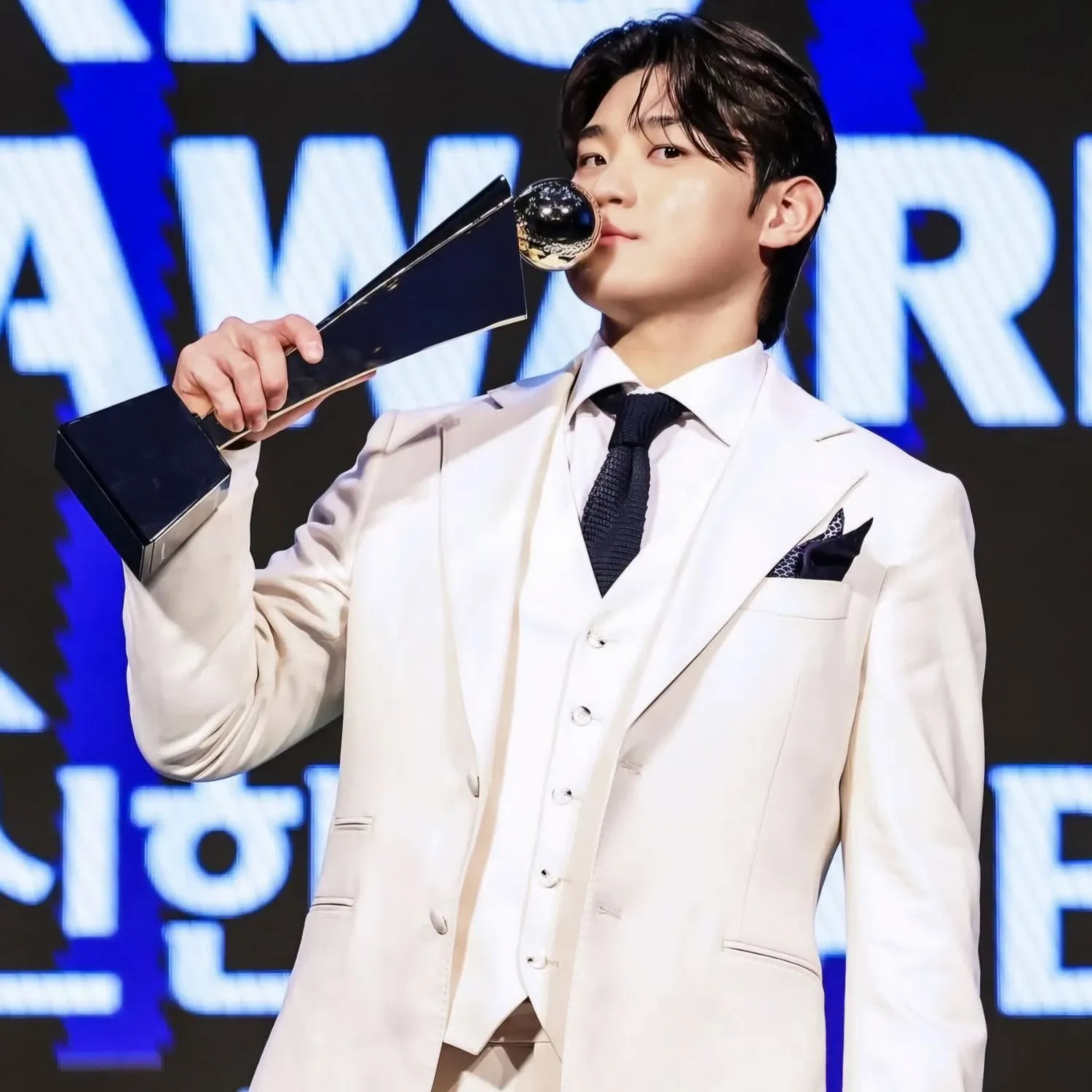 A moment captured by a fan of Kim Doyoung