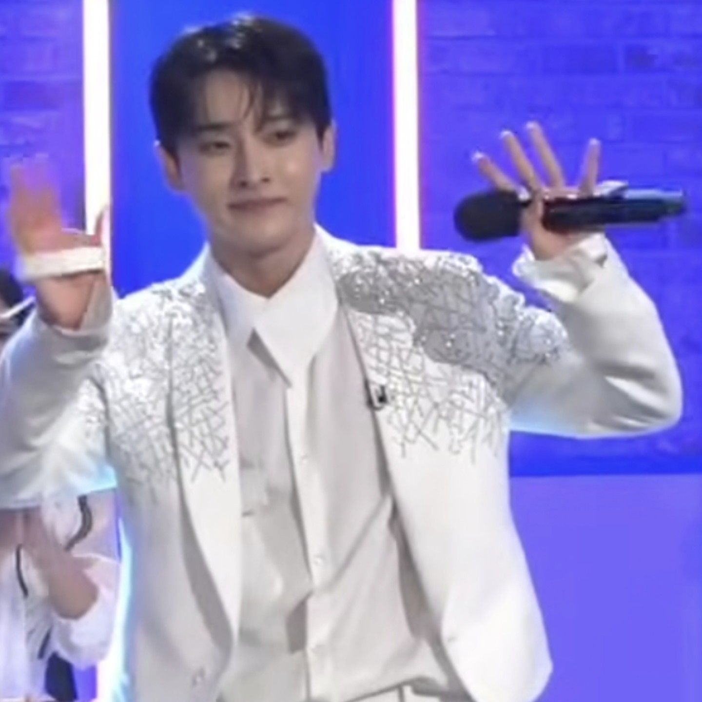 Behind-the-scenes cut of Seong Ri