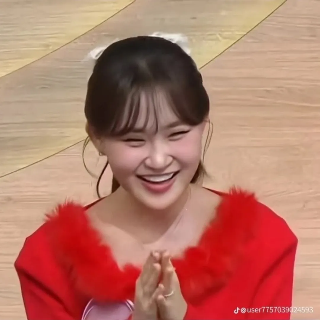 A moment captured by a fan of Kim Dahyun