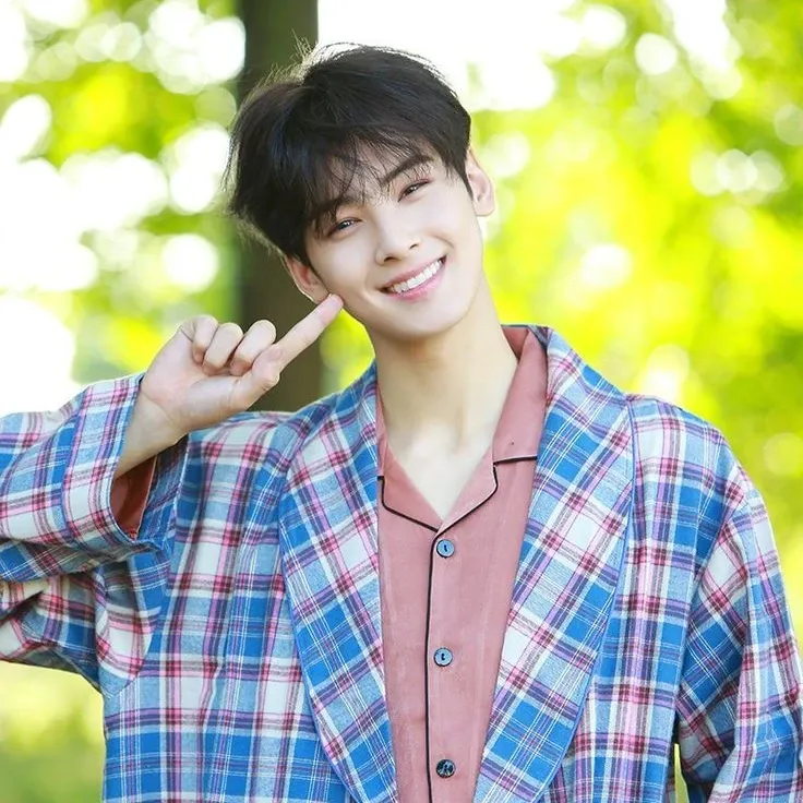 Recent activity shot of Cha Eunwoo