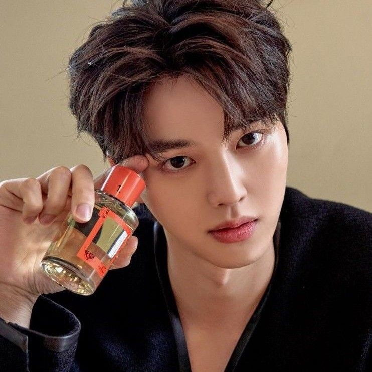 A moment captured by a fan of Song Kang