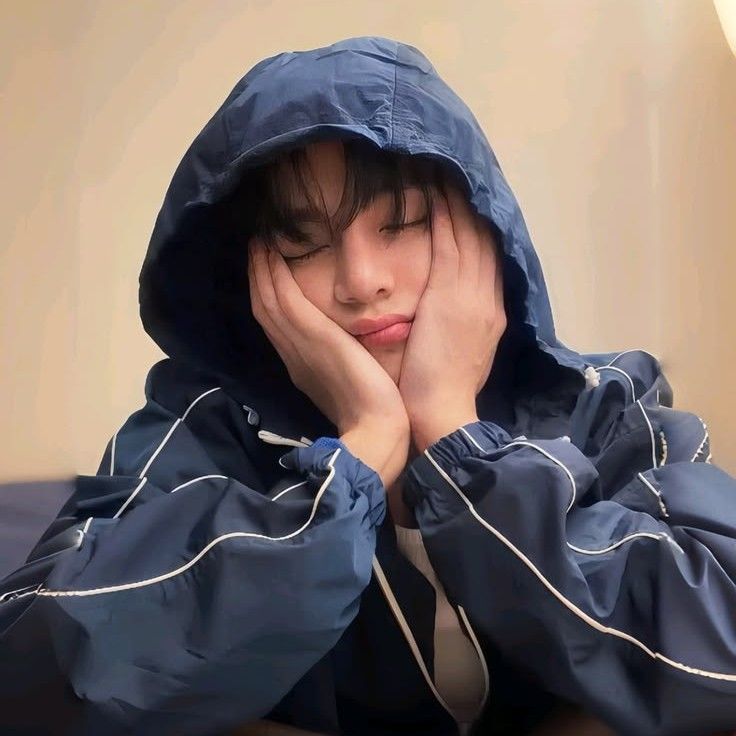 Latest photo of Kim Taehyung (V)