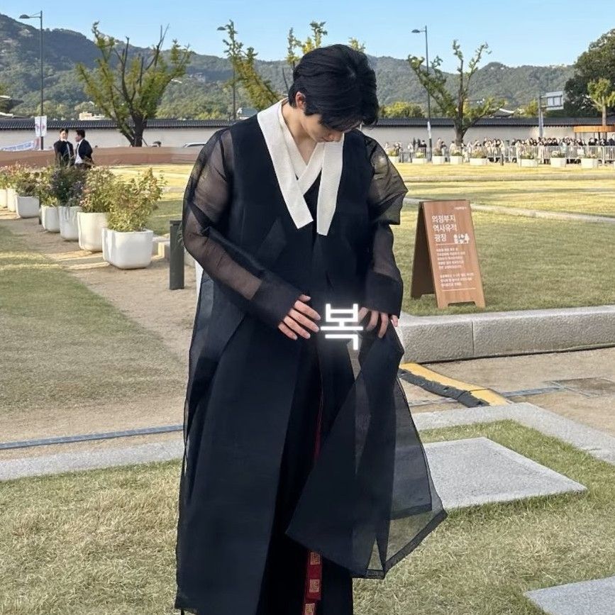 A moment captured by a fan of Cha Junhwan