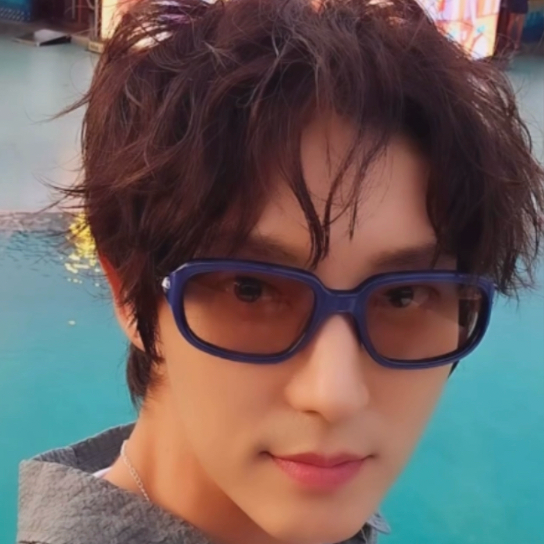 A moment captured by a fan of Lee Joongi