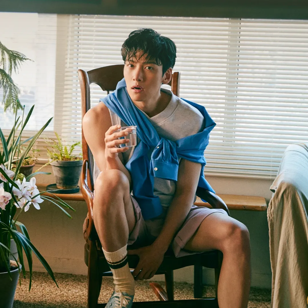 Behind-the-scenes cut of Ji Changwook