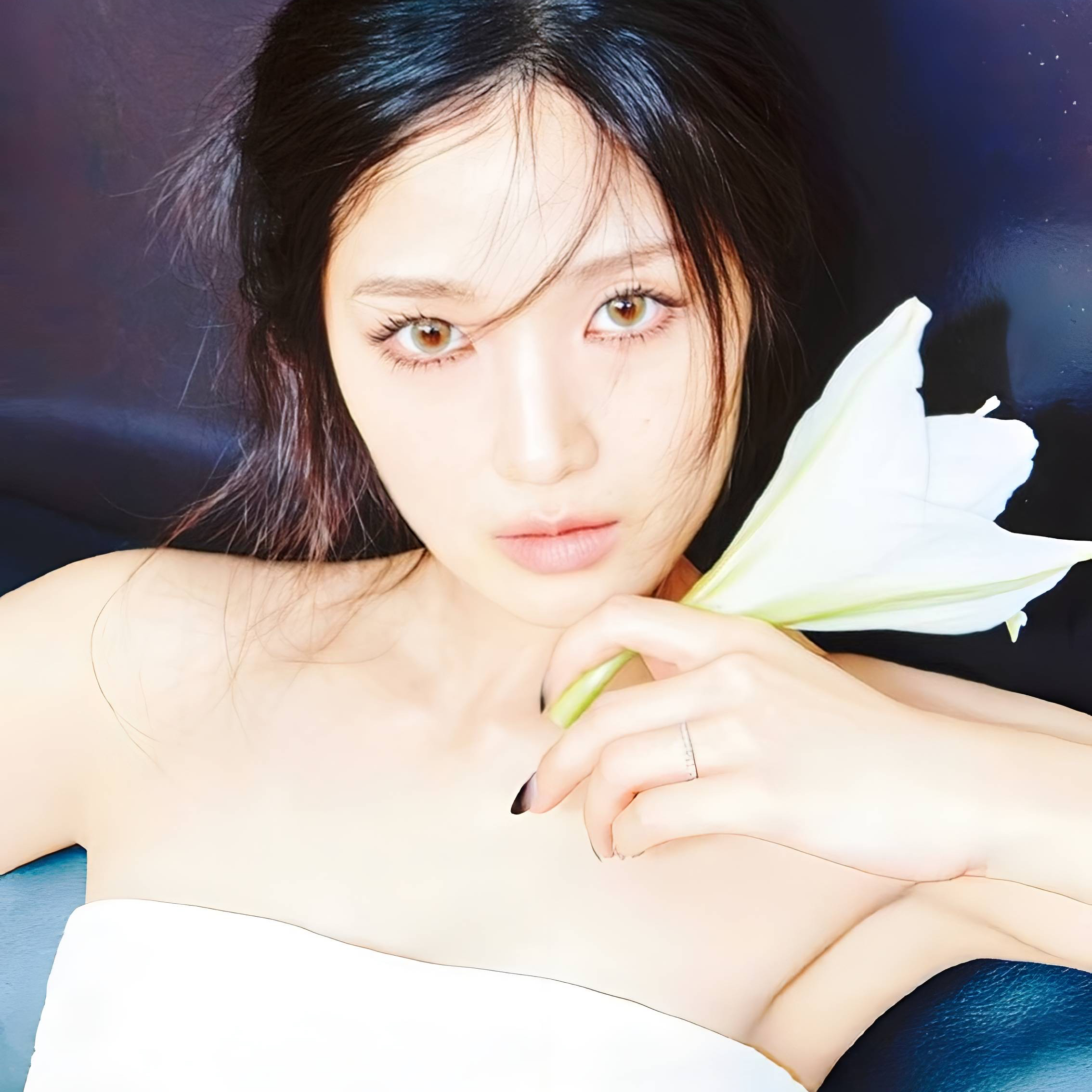 Behind-the-scenes cut of Kim Hyeyoon