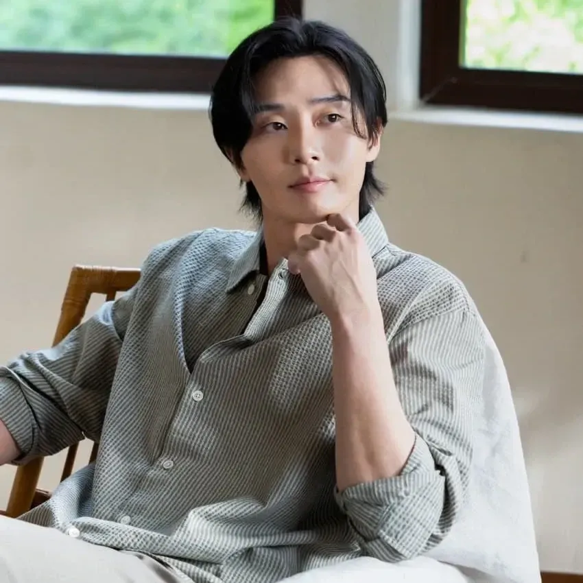 Behind-the-scenes cut of Park Seojoon