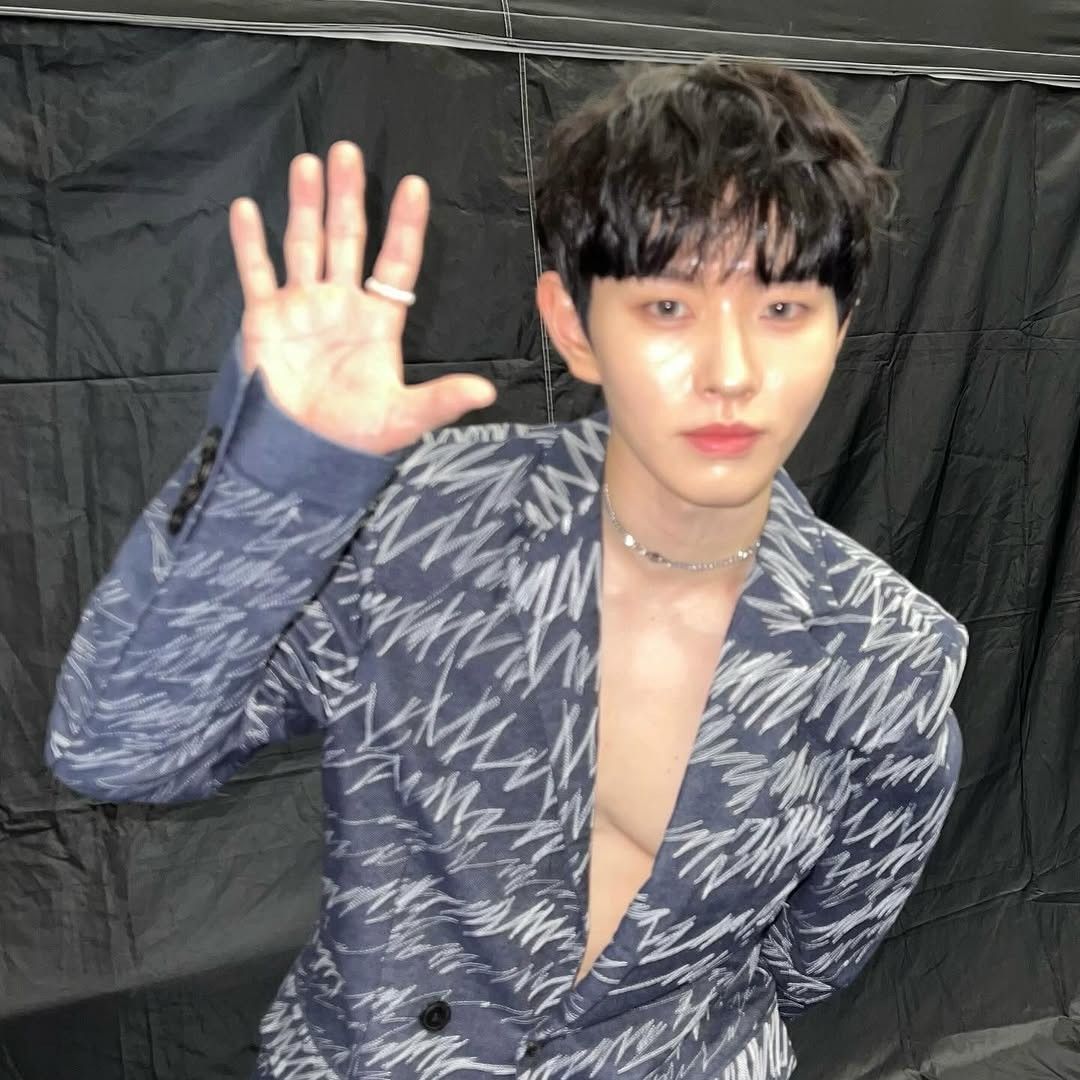 Behind-the-scenes cut of Lee Byeongchan