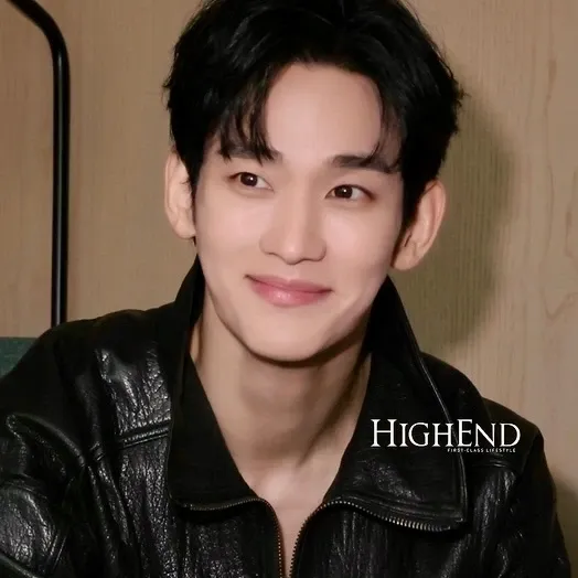 A moment captured by a fan of Kim Soohyun
