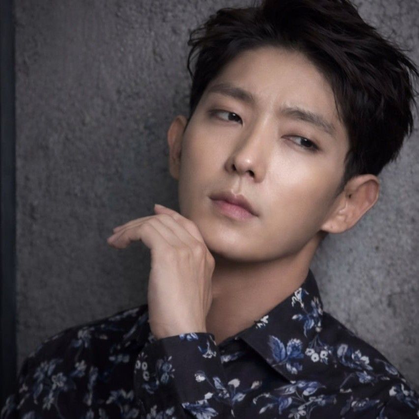 A moment captured by a fan of Lee Joongi