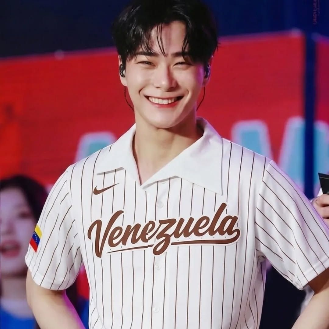 Latest photo of Cha Eunwoo