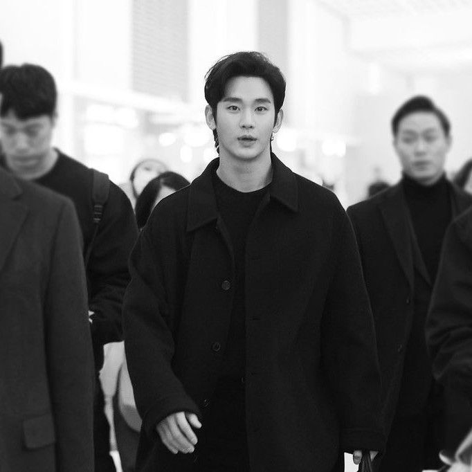 粉丝拍下的金秀贤瞬间