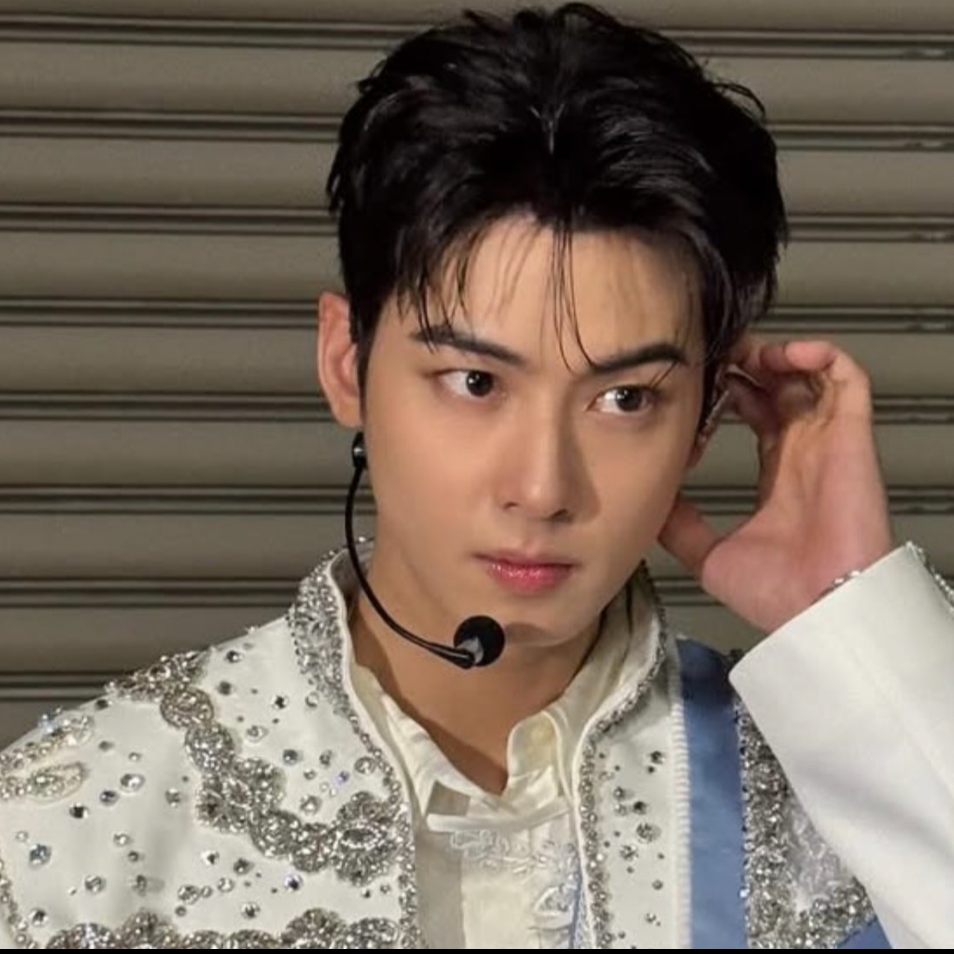 Latest photo of Cha Eunwoo