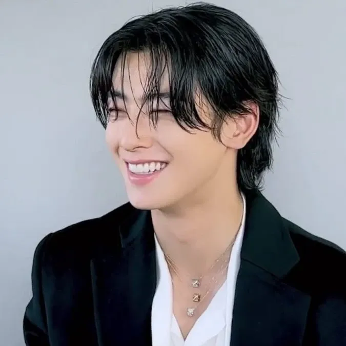 Latest photo of Cha Eunwoo