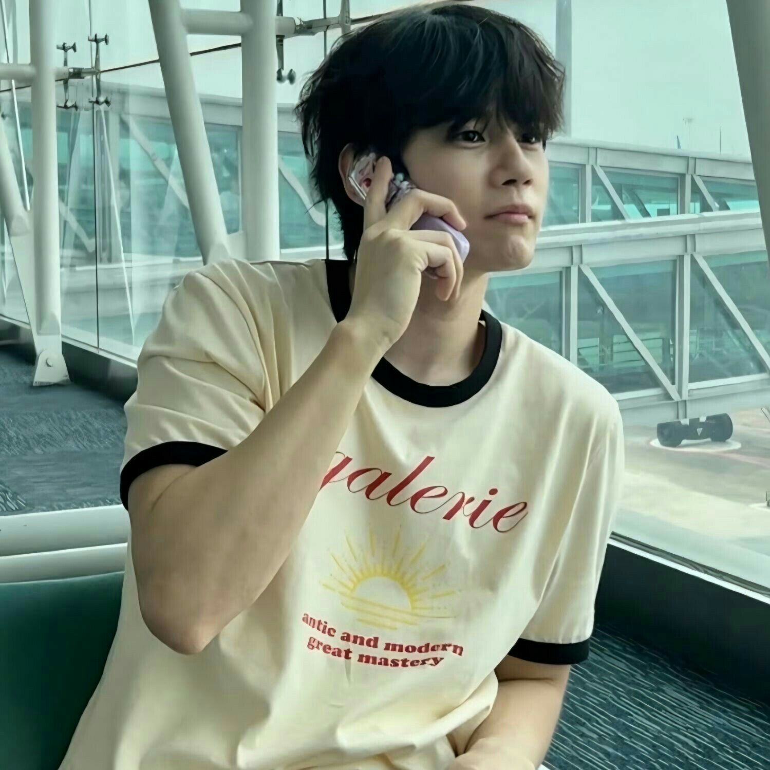 粉絲拍下的邕聖祐瞬間