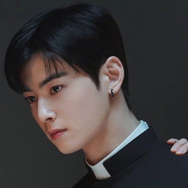 A moment captured by a fan of Cha Eunwoo