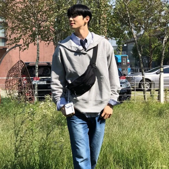 Behind-the-scenes cut of Cha Eunwoo